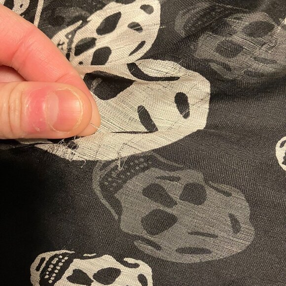 Alexander Mcqueen Classic silk skull scarf - Picture 3 of 4